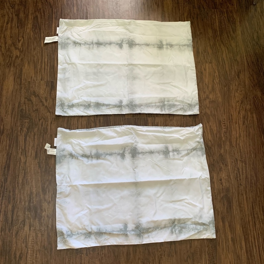 Forever 21 home set of two standard sine Queen pillow cover size 20” by 26”
